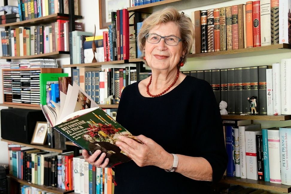 Gärtringen Helga Gamp 30 Jahre in der Ortsbücherei tätig gewesen / Foto: Holom