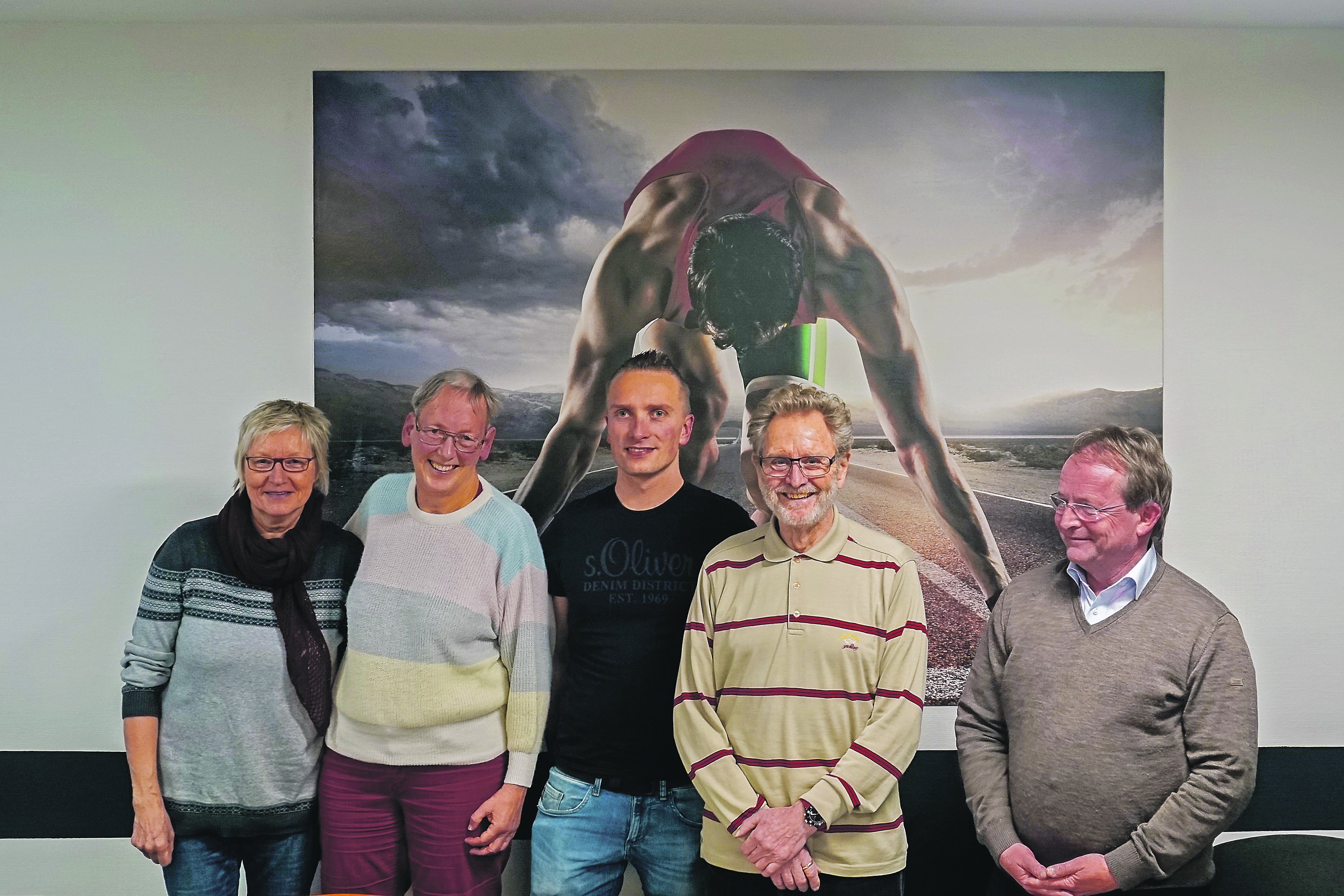 Heike Valentin, Astrid Cordts, Stefan Buddrick, Bernd Siegel, der scheidende Kreisvorsitzende und sein Nachfolger Peter Grotz (von links).  Bild: Roland Schmitt