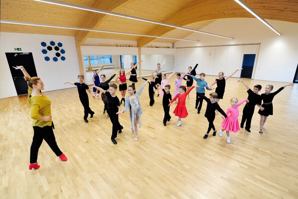 Training mit Schülern im neuen Tanzsaal hinter der Sportwelt.⋌Bild: Photostampe/A