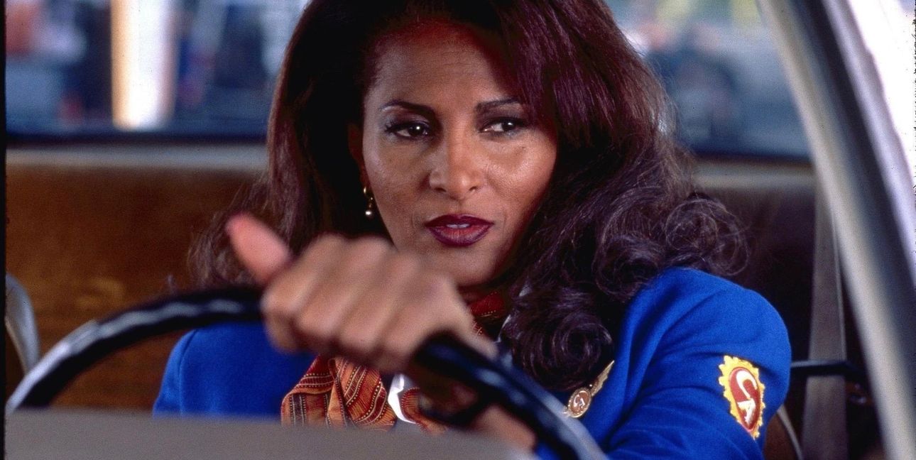 Stewardess „Jackie Brown“ (Pam Grier) will raus aus dem Kleinklein.