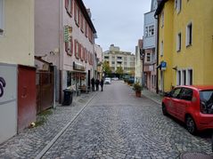 Nicht nur Häuser im Künstlerviertel sollten nach dem Wunsch der Bürgerinitiative saniert werden - laut Murat Ulu wird in der verkehrsberuhigten Breiten Gasse auch zu schnell gefahren.