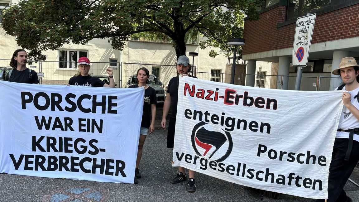 Prozessbegleitender Protest in Bad Cannstatt vor dem dortigen Amtsgericht .