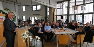 Festakt der CDU im Kreis Böblingen zum Tag der Deutschen Einheit mit Julian Würtenberger am Rednerpult.
