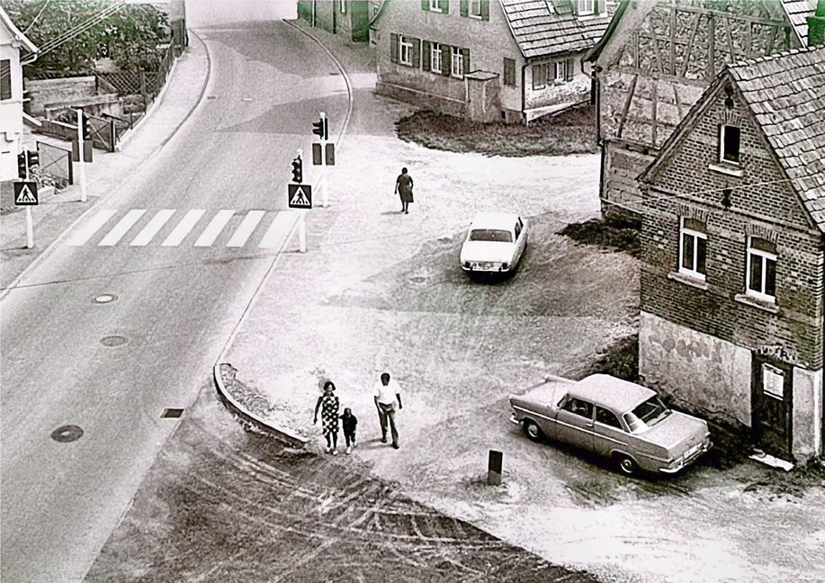Die Sindelfinger Straße um 1975, heute steht hier das Bürgerhaus.