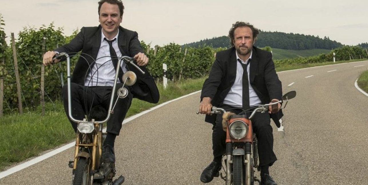 Lars Eidinger und Bjarne Mädel in „25 km/h“.