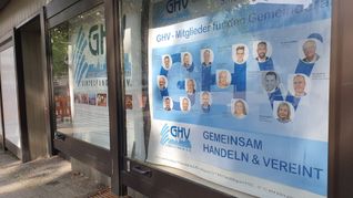 Das größte Plakat hängt im Schaukasten in der Unteren Planie.