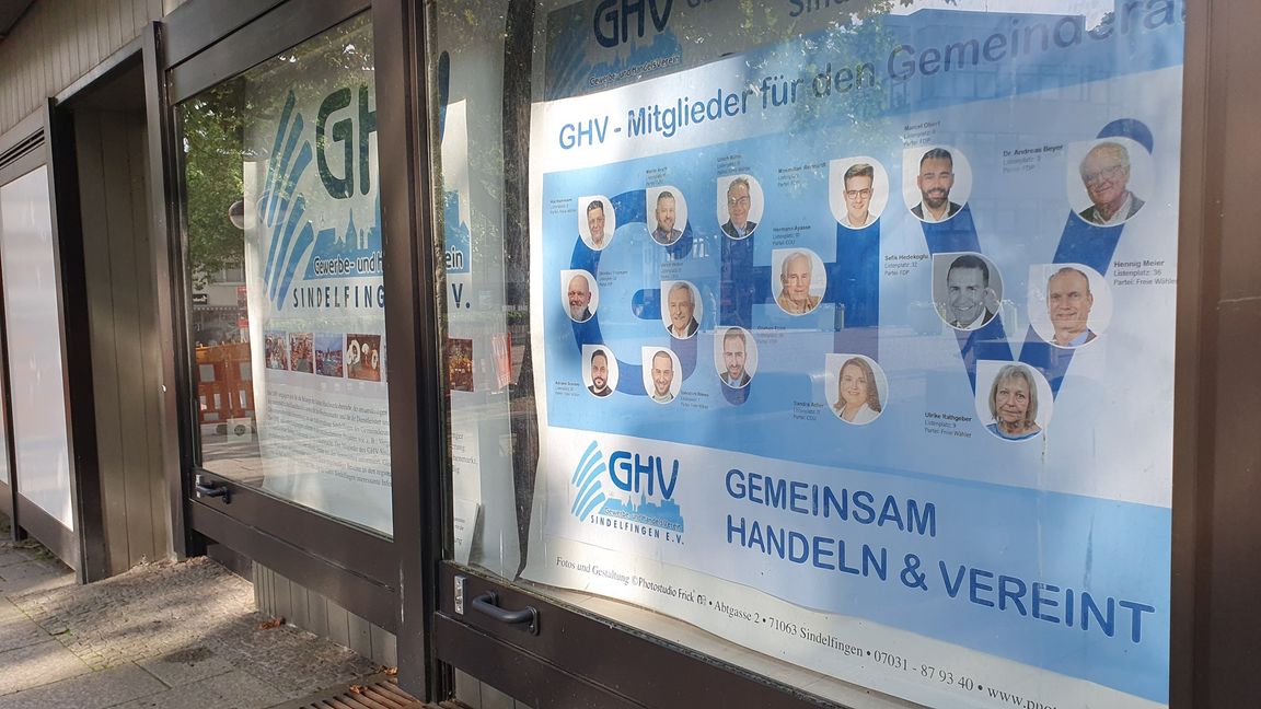 Das größte Plakat hängt im Schaukasten in der Unteren Planie.