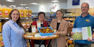 Für regionale Hirse setzen sich ein: (von links nach rechts): Jaqueline Sautter (Femos), Ursula Waters (Bio-Musterregion), Bianca Schmid (Landratsamt Böblingen) und Frank Bäuerle (Biolandwirt).Bild: Nüßle