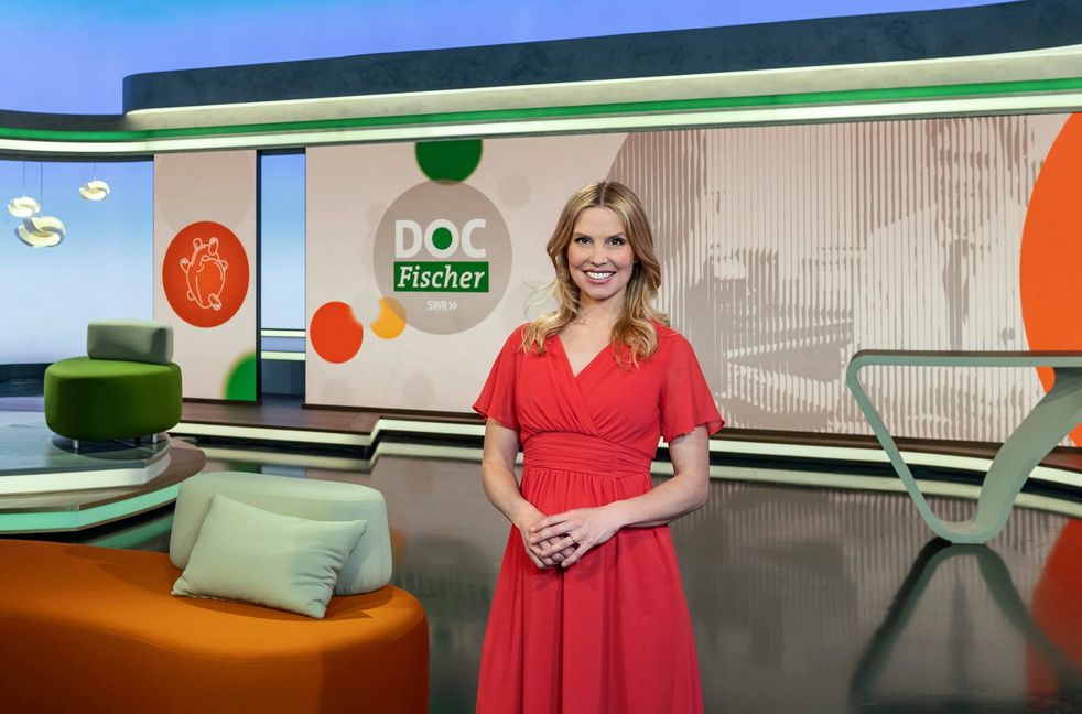 SWR DOC FISCHER, am Mittwoch (12.11.25) um 20:15 Uhr im SWR. Moderatorin Julia Fischer.