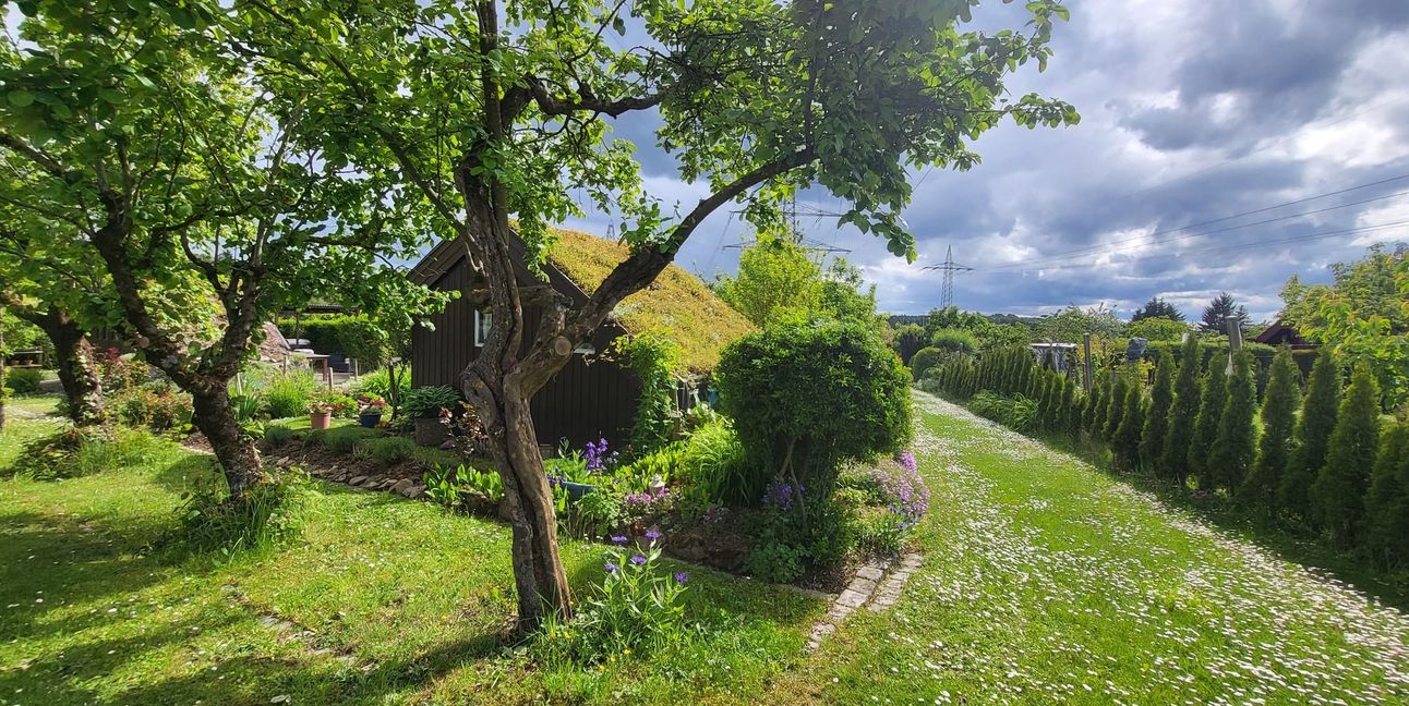 Die idyllischen Gärten zeigen die Vielfalt der rund 96 Parzellen – geprägt von unterschiedlichen Menschen, Kulturen und Herangehensweisen.