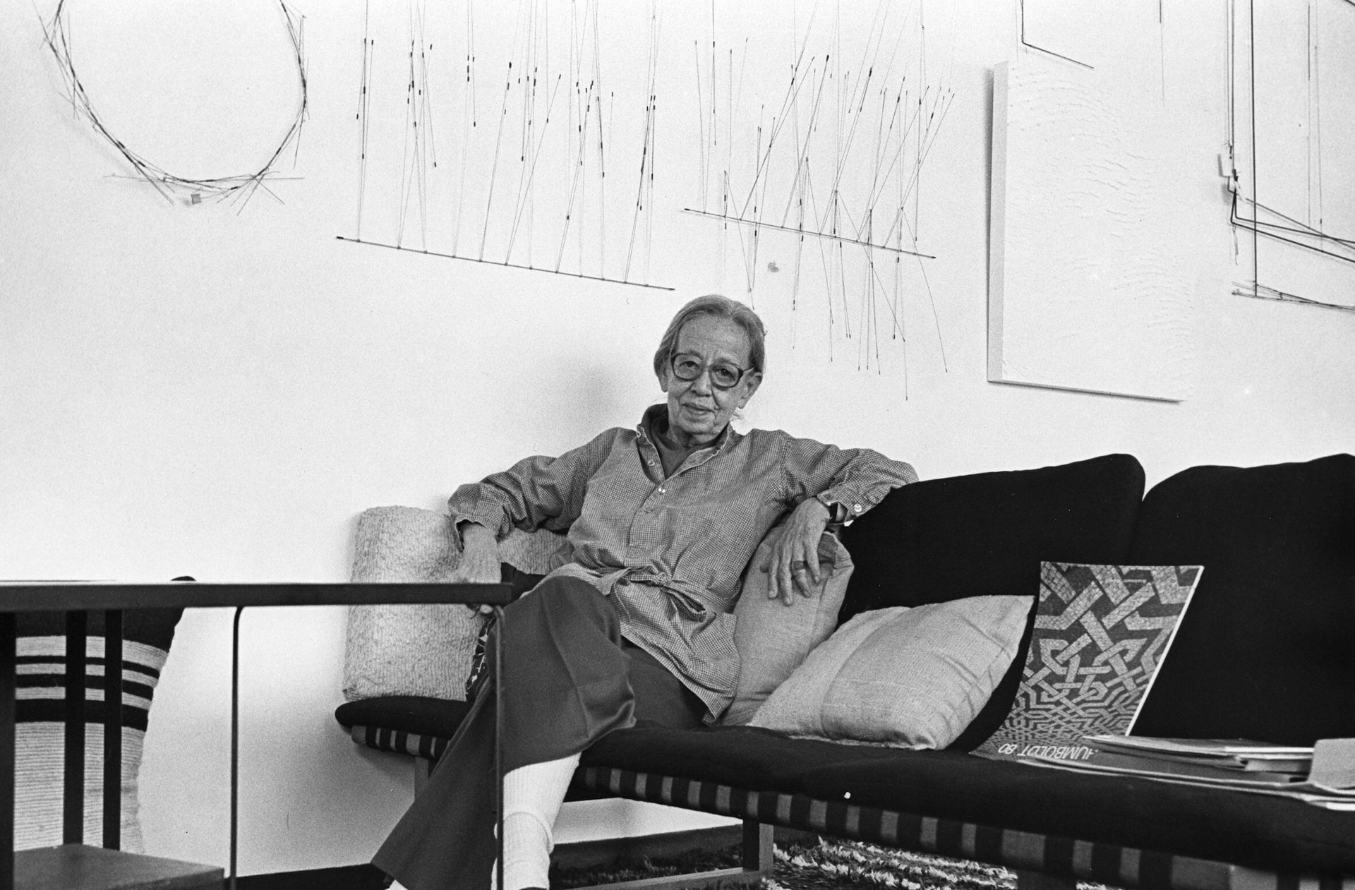 Gego in ihrem Appartement in Caracas, 1984