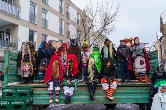 Buntes Treiben beim Fasnetswecken in Böblingen.