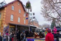 Buntes Treiben beim Fasnetswecken in Böblingen.