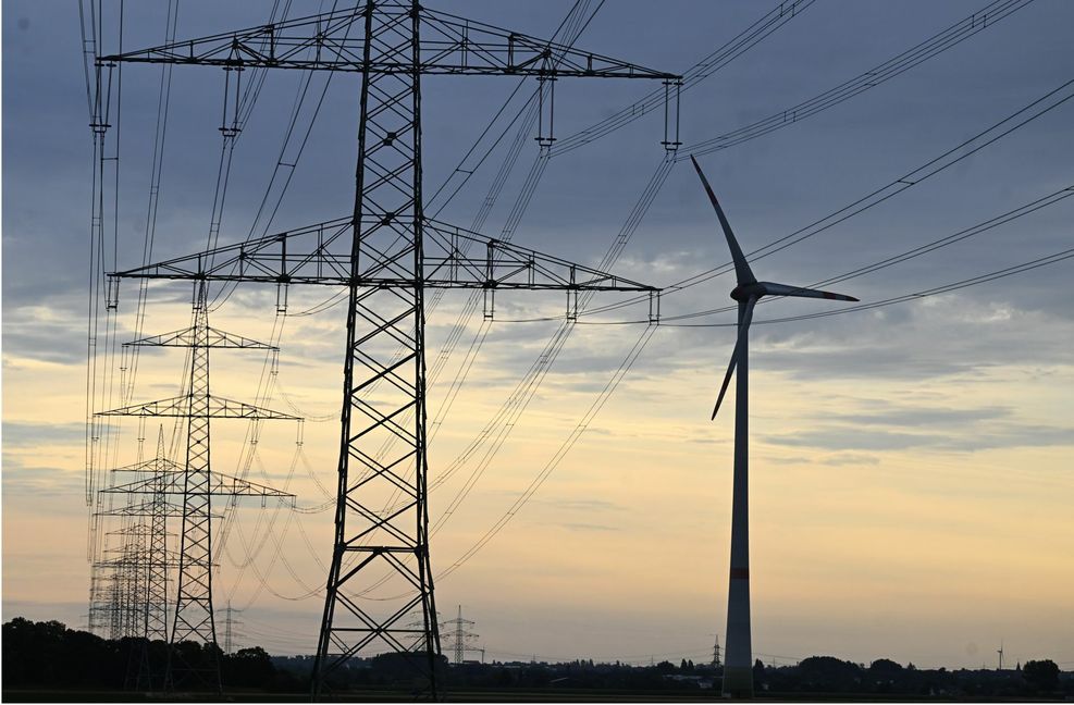 Die regionalen Stromnetze halten mit dem Ausbau der Windkraft nicht Schritt.