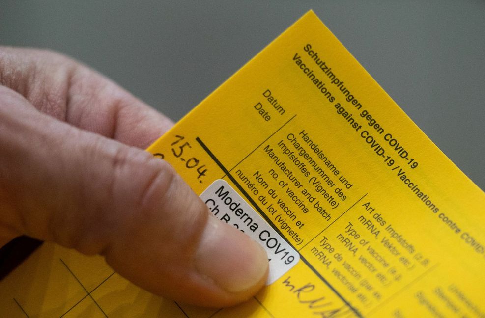 Stark nachgefragt: ein Eintrag im Impfpass Foto: dpa/Marijan Murat