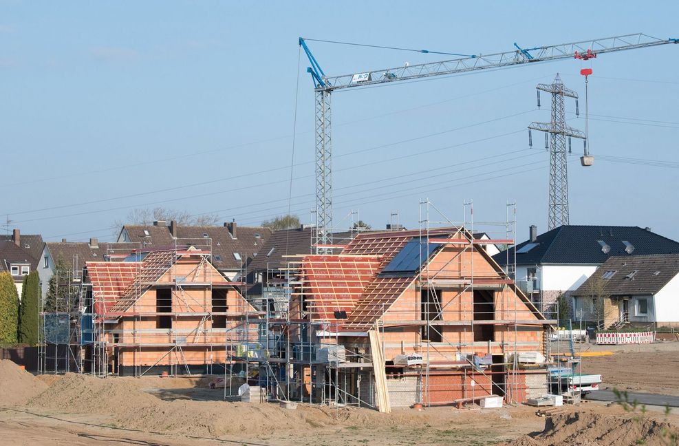 Allein die Nebenkosten sind für Häuslebauer eine finanzielle Hürde.
