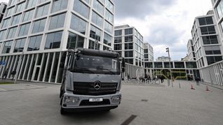 Lastwägen verschiedener Mercedes-Benz-Baureihen sollen im Senegal montiert werden.