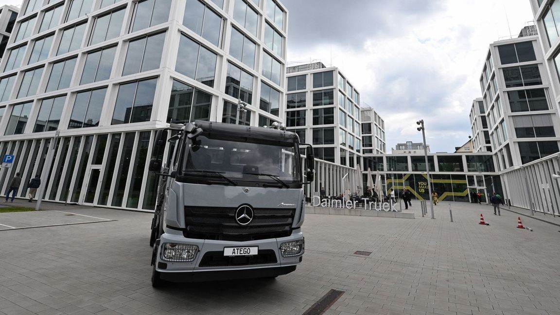 Lastwägen verschiedener Mercedes-Benz-Baureihen sollen im Senegal montiert werden.