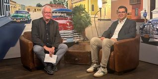 Bis 2027 soll der Ausbau der Autobahn 81 weitgehend geschafft sein. Darauf setzt Johannes Kuhn (rechts), Projektleiter bei der Deges. Im Stadtgespräch Böblingen mit Hans-Jörg Zürn (Sindelfinger Zeitung/Böblinger Zeitung) stellt er die besonderen Herausforderungen der Großbaustelle vor.Bild: Regio TV