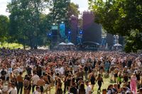 Die Massen feiern beim Wet-Festival im Sindelfinger Freibad.