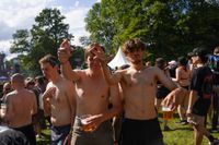 Die Massen feiern beim Wet-Festival im Sindelfinger Freibad.