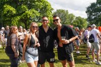 Die Massen feiern beim Wet-Festival im Sindelfinger Freibad.