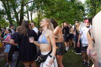 Die Massen feiern beim Wet-Festival im Sindelfinger Freibad.