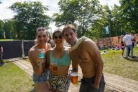 Die Massen feiern beim Wet-Festival im Sindelfinger Freibad.