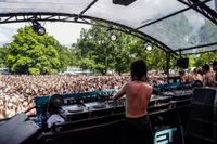 Die Massen feiern beim Wet-Festival im Sindelfinger Freibad.
