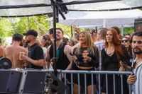 Die Massen feiern beim Wet-Festival im Sindelfinger Freibad.