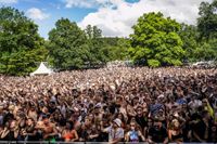 Die Massen feiern beim Wet-Festival im Sindelfinger Freibad.