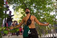 Die Massen feiern beim Wet-Festival im Sindelfinger Freibad.