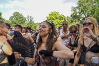 Die Massen feiern beim Wet-Festival im Sindelfinger Freibad.