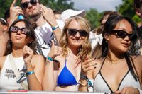 Die Massen feiern beim Wet-Festival im Sindelfinger Freibad.