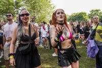 Die Massen feiern beim Wet-Festival im Sindelfinger Freibad.
