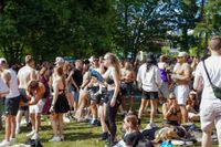 Die Massen feiern beim Wet-Festival im Sindelfinger Freibad.