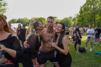 Die Massen feiern beim Wet-Festival im Sindelfinger Freibad.