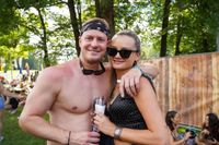 Die Massen feiern beim Wet-Festival im Sindelfinger Freibad.