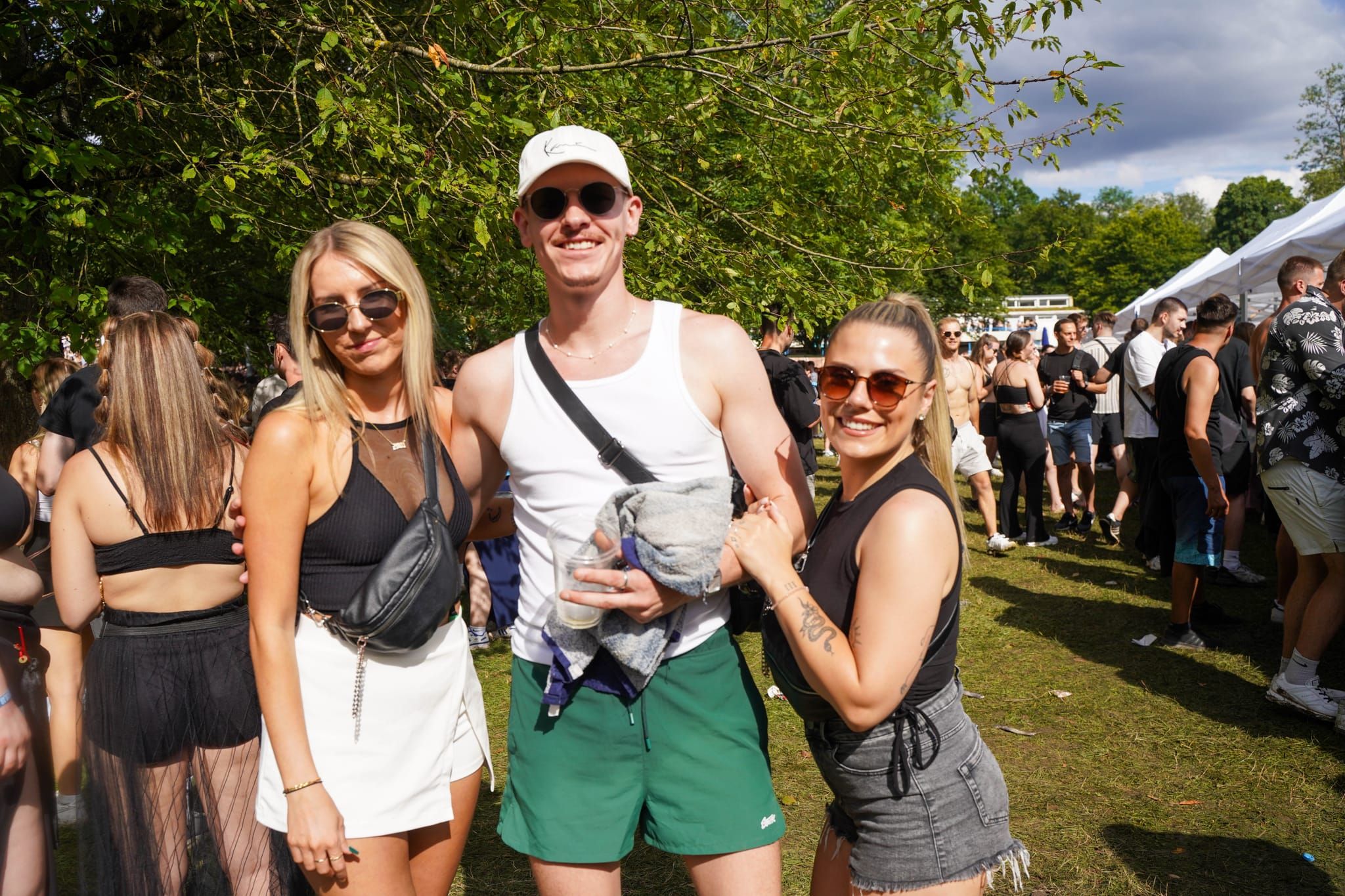 Die Massen feiern beim Wet-Festival im Sindelfinger Freibad.