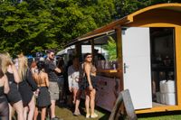 Die Massen feiern beim Wet-Festival im Sindelfinger Freibad.