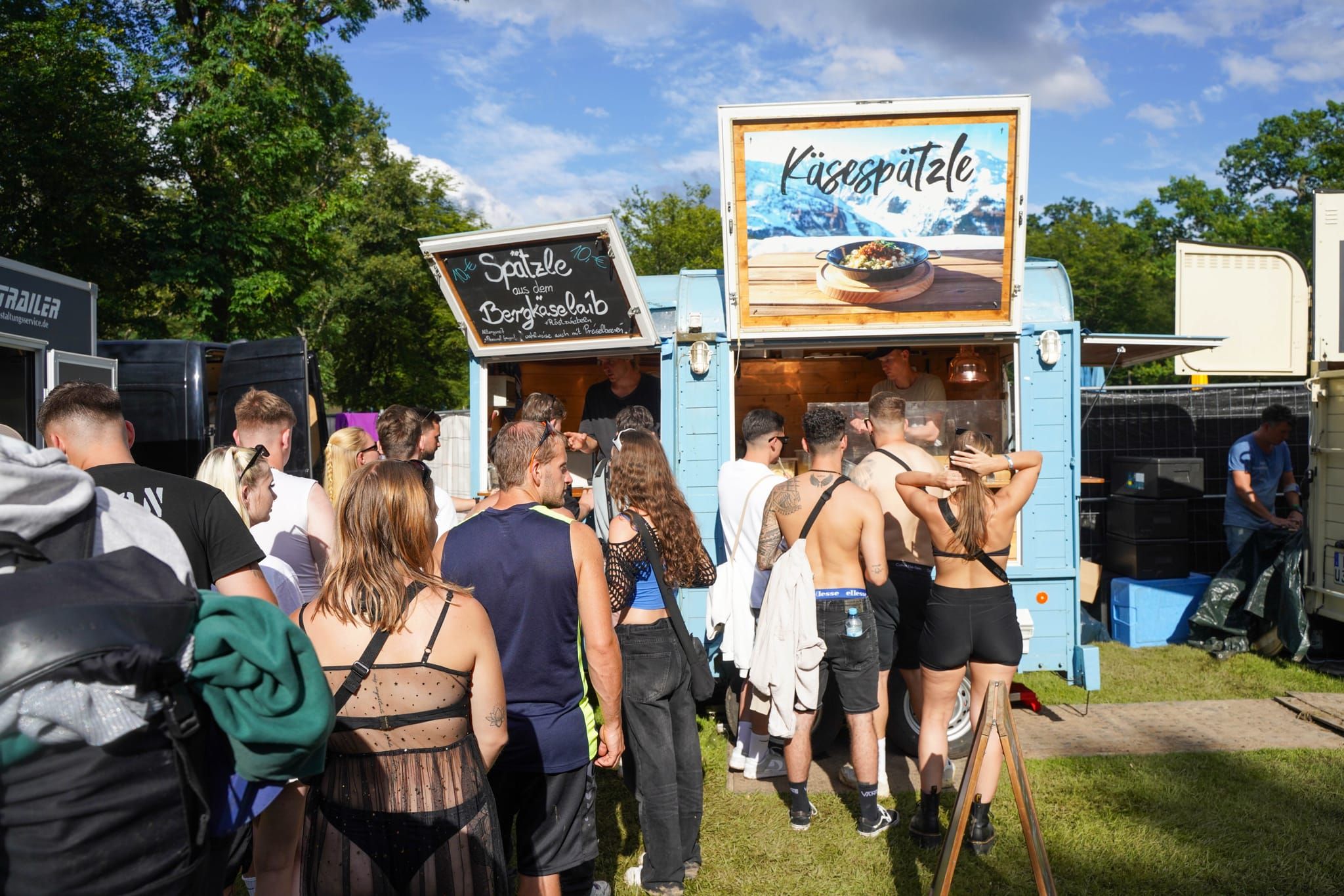 Die Massen feiern beim Wet-Festival im Sindelfinger Freibad.