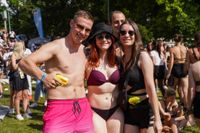 Die Massen feiern beim Wet-Festival im Sindelfinger Freibad.