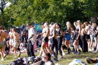 Die Massen feiern beim Wet-Festival im Sindelfinger Freibad.