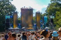 Die Massen feiern beim Wet-Festival im Sindelfinger Freibad.