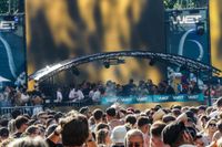 Die Massen feiern beim Wet-Festival im Sindelfinger Freibad.