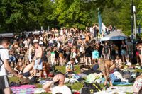 Die Massen feiern beim Wet-Festival im Sindelfinger Freibad.