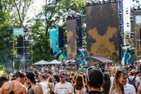 Die Massen feiern beim Wet-Festival im Sindelfinger Freibad.