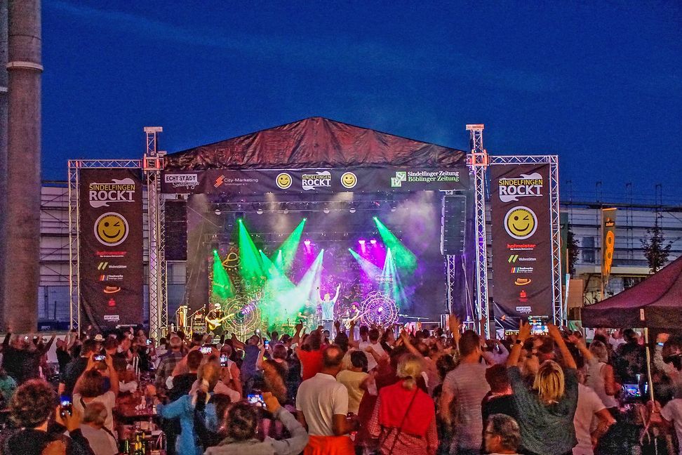 Im letzten Jahr wurde unter erschwerten Corona-Bedingungen auf dem Hofmeister-Gelände gerockt. Auch in diesem Jahr soll "Sindelfingen rockt" wieder im August über die Bühne gehen. Unter welchen Auflagen und an welchem Ort - Marktplatz oder Hofmeister-Gelände" - ist derzeit noch unklar. Bild: Dettenmeyer/A