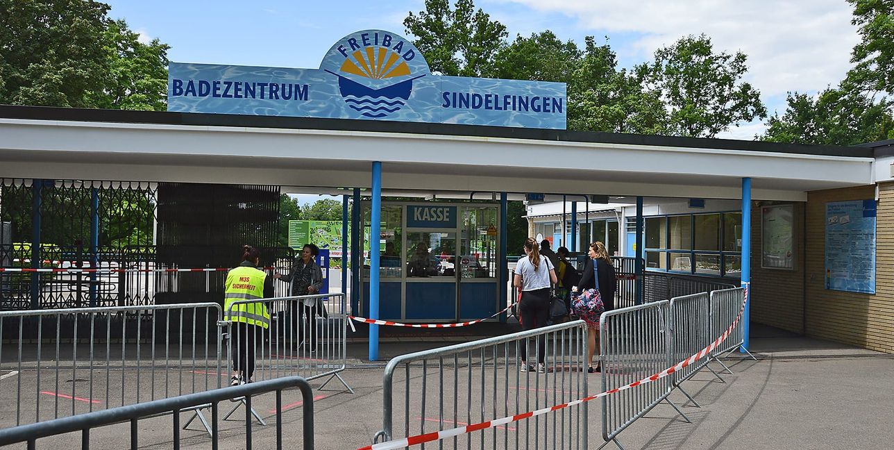 Der Eingang ins Sindelfinger Freibad.