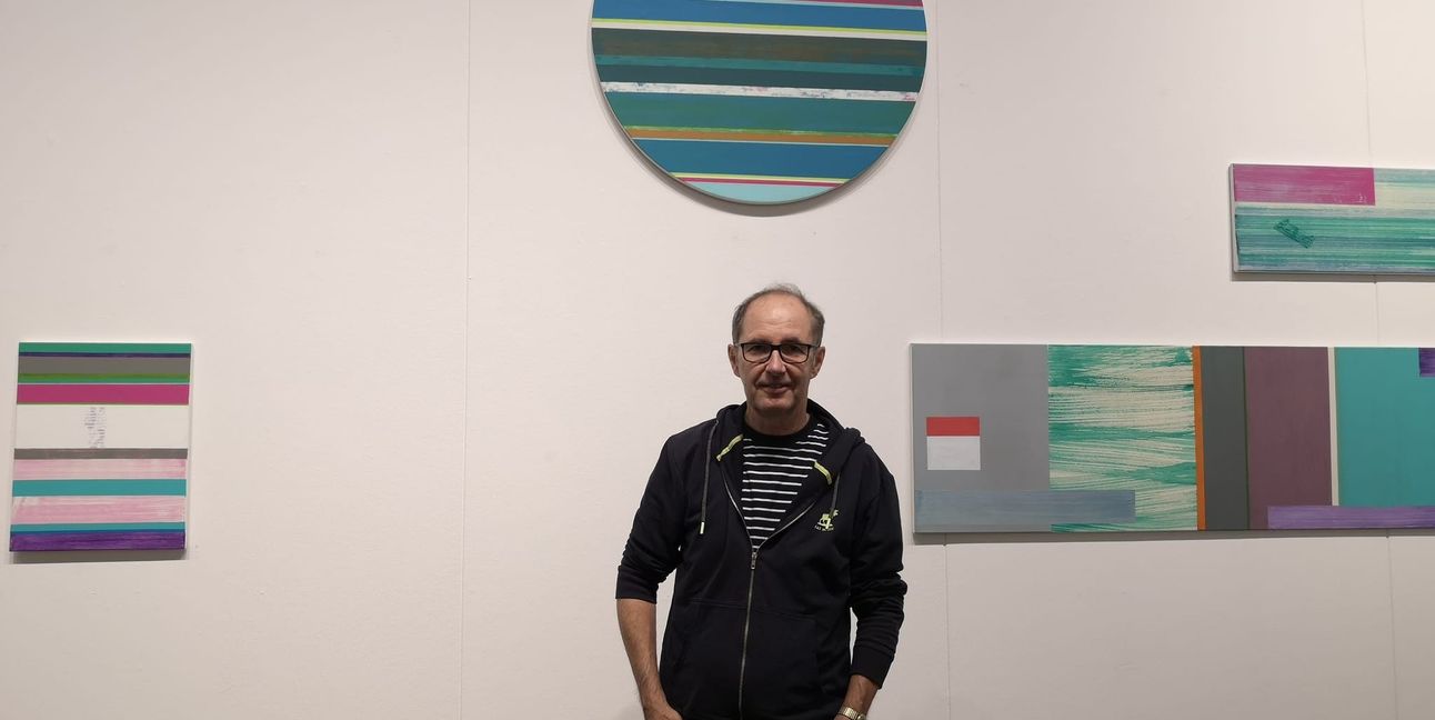 Thomas Heger bei der Eröffnung seiner Ausstellung in der Galerie Oberlichtsaal.